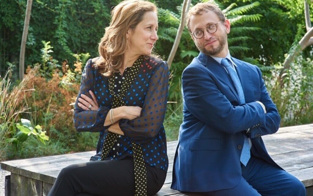 Photo of Pogrebin and Rabbi Linzer 
